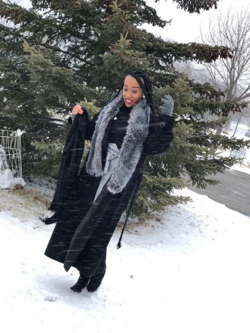 queenintheblk:I finally saw snow as an adult and I looked amazing doing it!