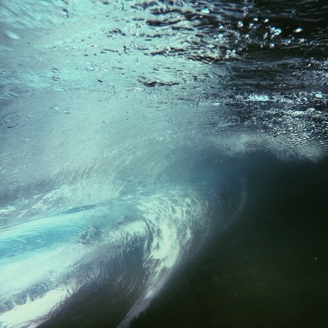 longboardsandsoftails:  What happens behind the scenes. Wedge, Newport CA  Photo:
