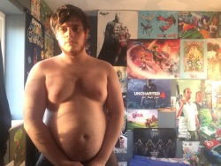 the-hero-of-chub:  smallgainer:  Around 260lbs now, but a lot softer xD  Great progress! Video games must be helping :3 