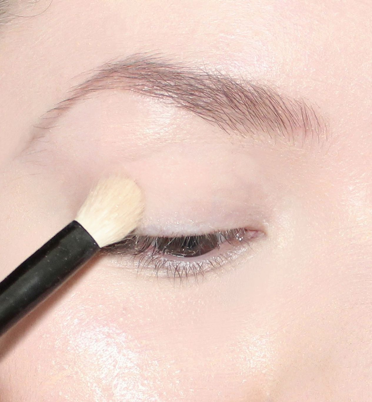 How to Prime Oily Eyelids