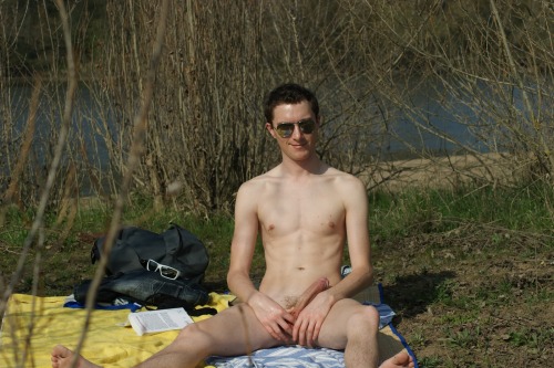 ...AND YET ANOTHER UNNECESSARY GAY NUDITY BLOG