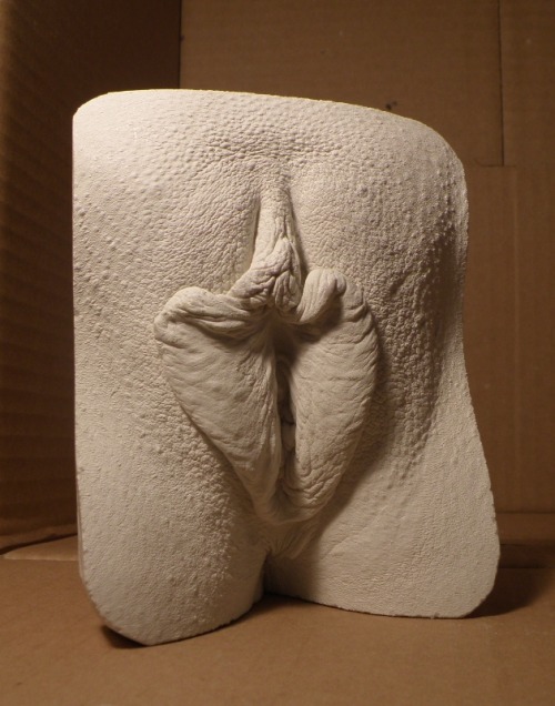 msjanssen:  xxxelasetchbook:  Manuela’s manual  My name is Manuela Lollenbeck. I am sculptor established in a small town on the west coast of the USA. As part of my art practice I often make body castings, mostly baby’s hands and feet but also pregnant