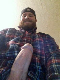 cigarpervdad:  dphnwri:  jackknopf:  http://jackknopf.tumblr.com  More hot thickness!  S