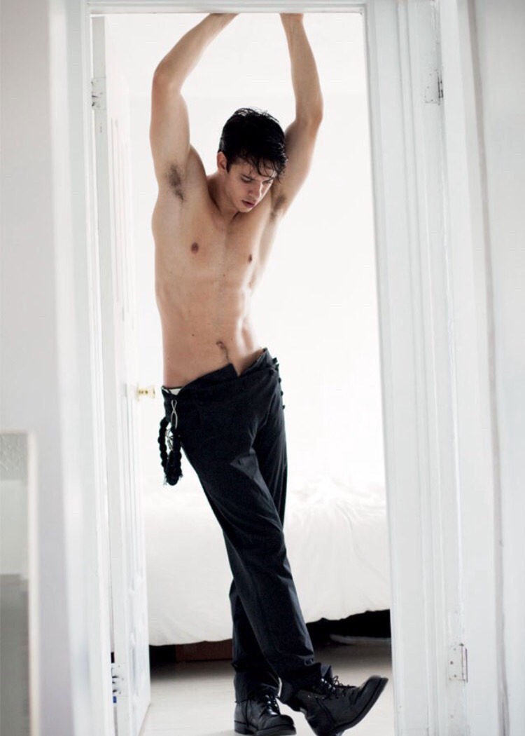🐧 You Must Be Gay+ To View This Blog*