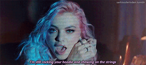 sarkisozlerinden:  Hey Violet - Hoodie
