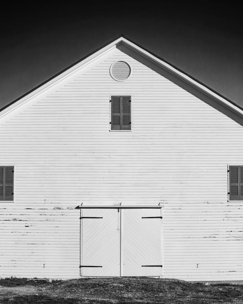 Shaker Barn, Kentucky #oldbarn #whitebarn #shaker #architecture #architecturephotography #bnw #bnwmo