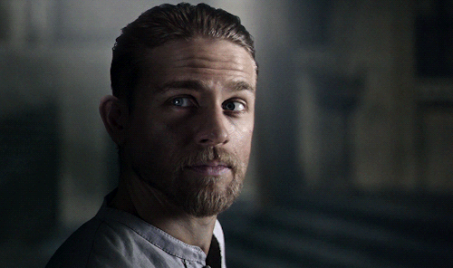 Charlie Hunnam As King Arthur In King Arthur: Legend Of The Sword.