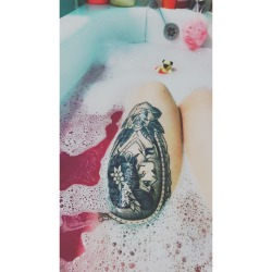 amberosexxx: Bath bomb and bubbles! 💖