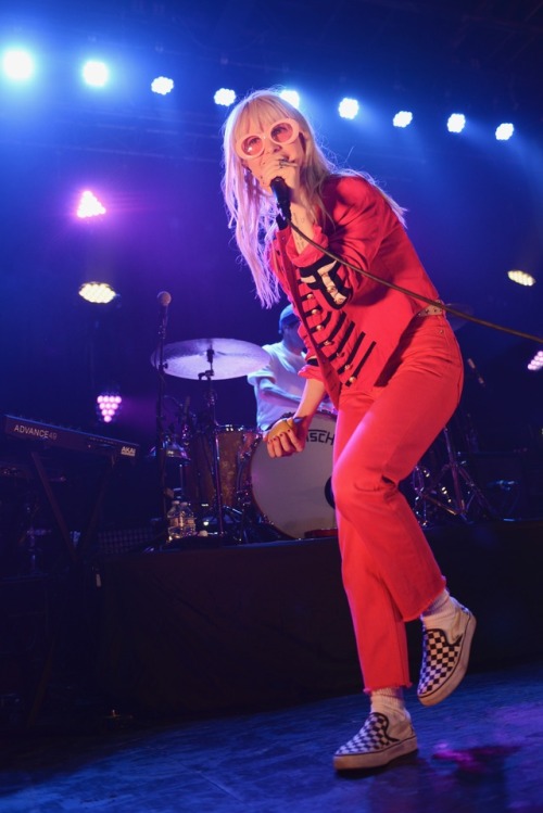 Hayley Williams repping some checkerboard at Paramore’s show in Nashville. We are so stoked on their