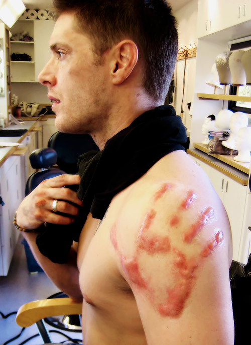 justjensenanddean:  Jensen Ackles | 4x01 Lazarus Rising (BTS) [x]  