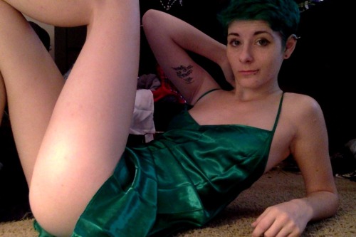 XXX whalestoeletter:  Emerald.   photo