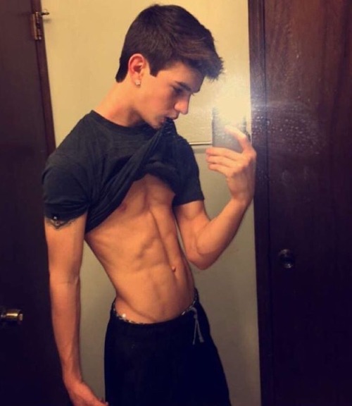 https://horniboisteenbois.tumblr.com/post/167899514300