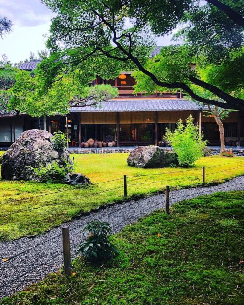 湯豆腐 嵯峨野庭園 [ 京都市右京区 ] Yudofu Sagano Garden, Arashiyama, Kyoto の写真・記事を更新しました。 ーー巨匠の建築で味わう湯豆腐。 #村野藤吾 が手