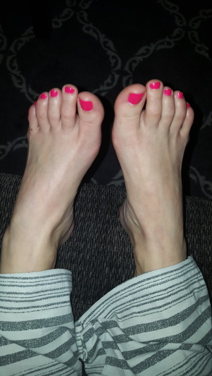 My pretty wifes beautiful feet.what would you rate them 1-10 ?