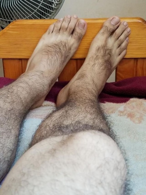 Follow zer.gi.0h on instagram for hairy feet deliciousness