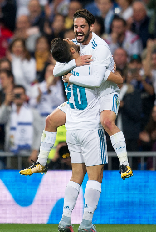 madridistaforever: Asensio celebrates with Isco after scoring vs Eibar | October 22, 2017