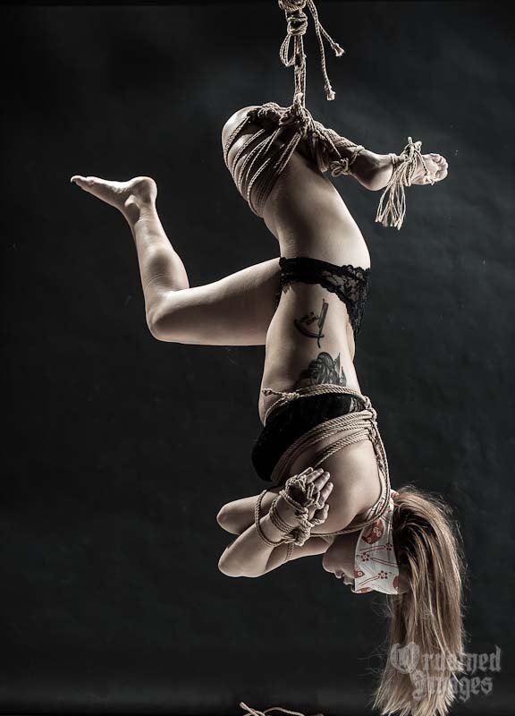 fatfeministfetishist:  benjmhart:  Photo: Ordained Images, Model: Parallux   Owwwwww