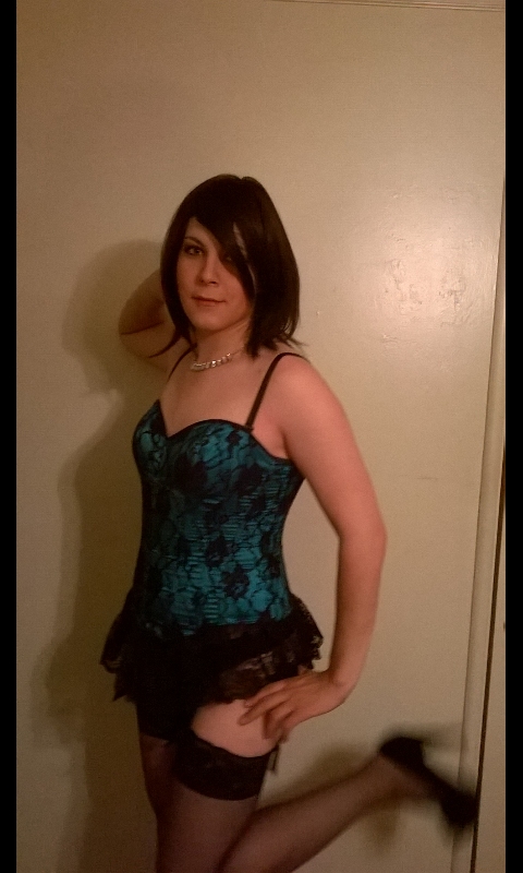 allysins:  slavealexis:  My first time wearing a corset caught on camera. c:   My