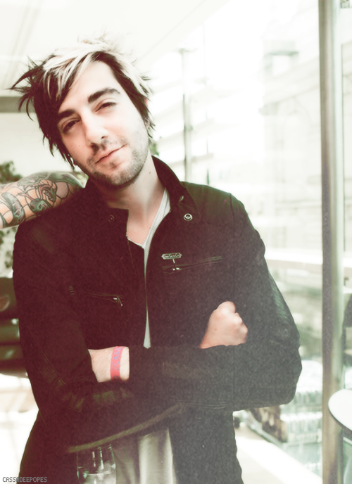 all-time-dirty-work:  syngvtes: [ credit ]  All Time Low blog~