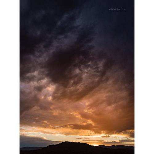 Sunset behind Mt Taylor with heavy cloud overhead… #canberra #canberralife #brindabellaranges