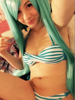 rebelmilkshakekitten:  Miku coplay ^-^ Watch