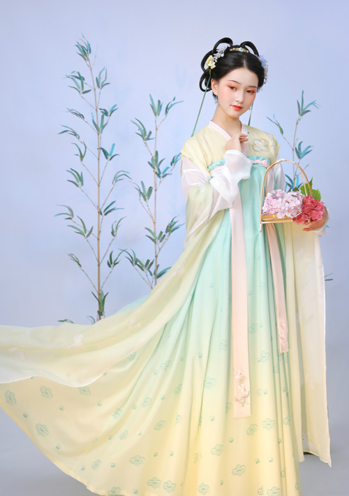 chinese hanfu by 半亭风