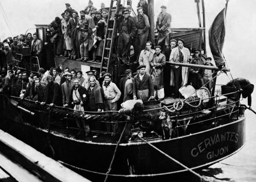 guardian:  Refugees in Europe – then and now | See full gallery As tens of thousands of refuge