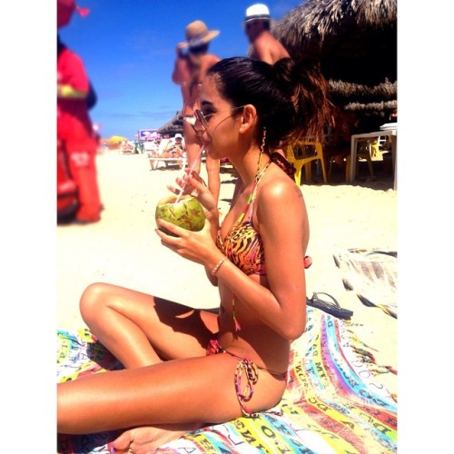 Já dizia um velho sábio: se benze, porque sua felicidade vai ofender muita gente… 🙌☀️👙 #l (em Praia do Futuro)