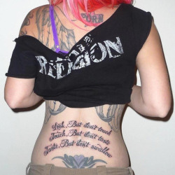 tattooedladiesmetal:  Hmmmm