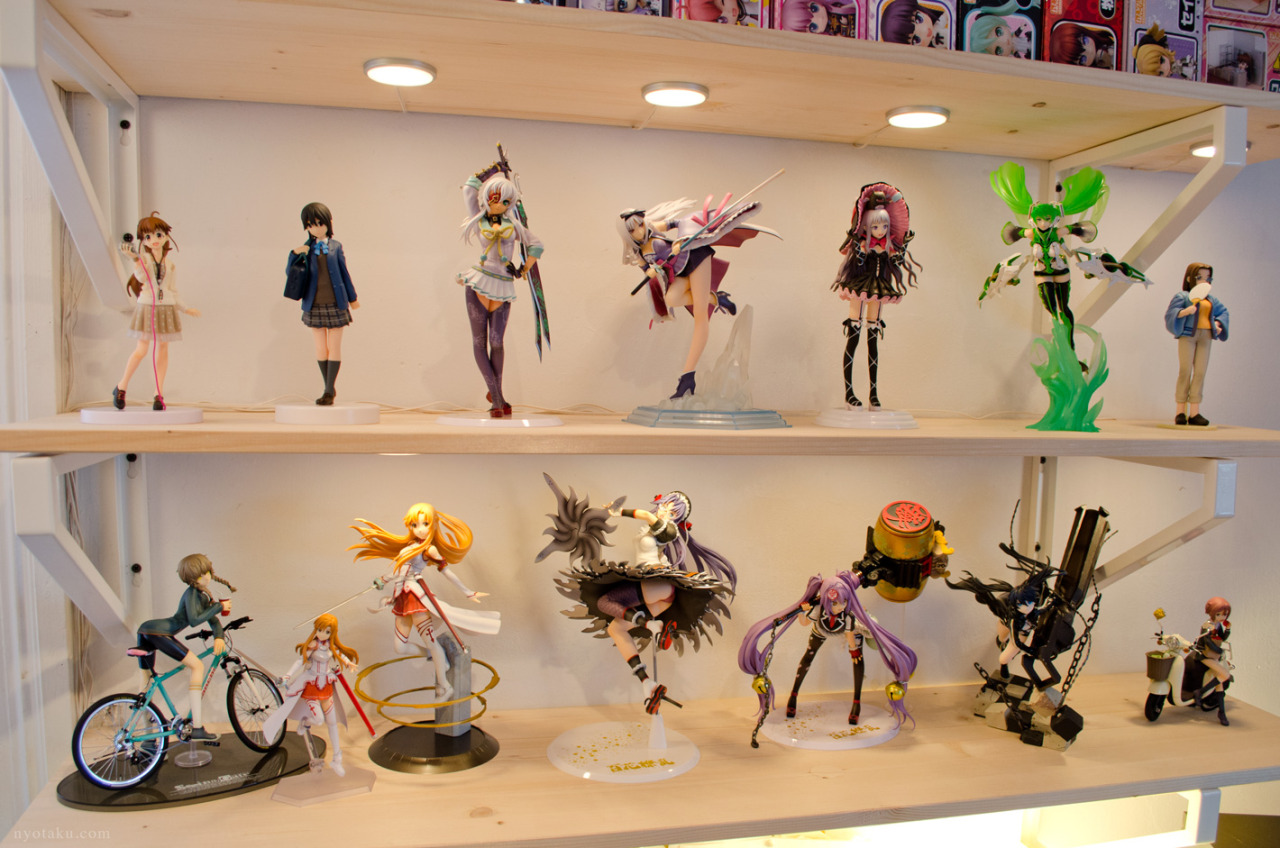 bird-bat:  goodsmilecompanyus:  nyotaku:  Recently bought some new shelves to display