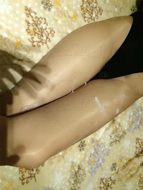 cindycabin:天冷了，不想拍新的，论坛扒下来的老图，现在看看，自己都觉得好骚啊1