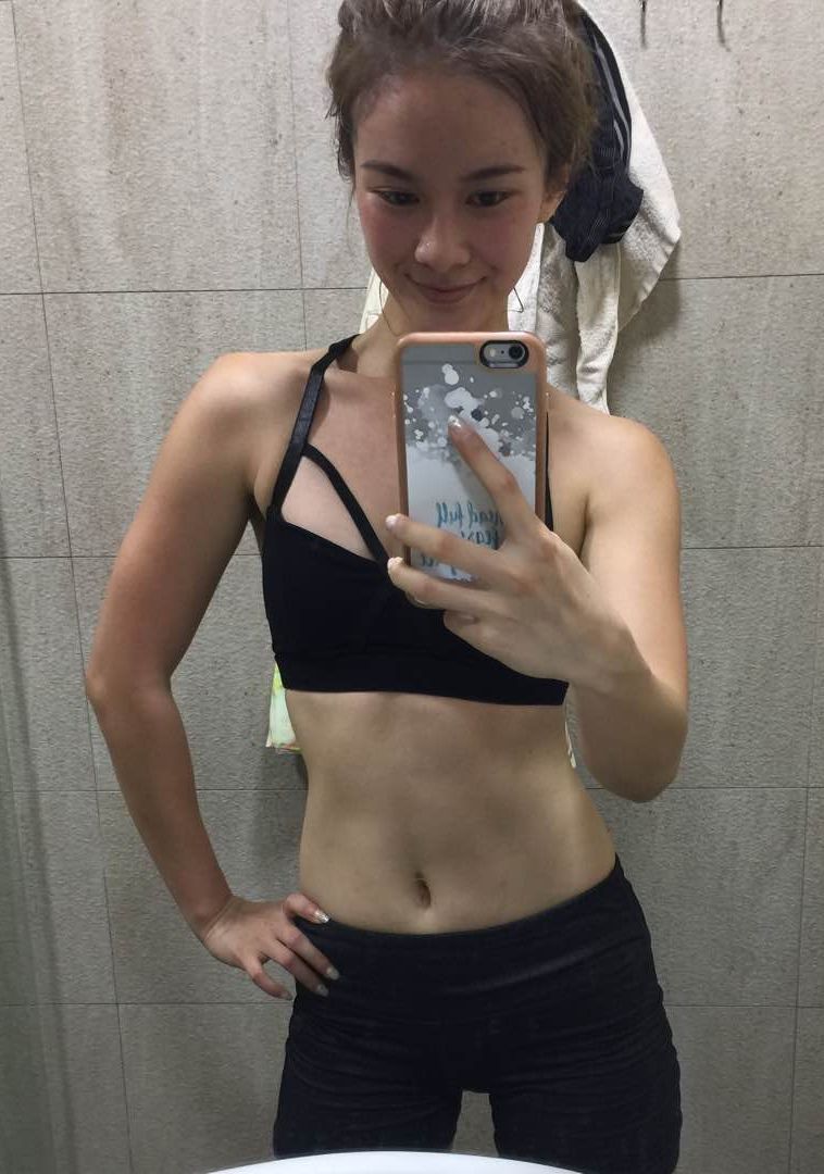 jessicaiswet:   sgrubking:  she’s fit, slim, pretty and tight. perfect for my morning