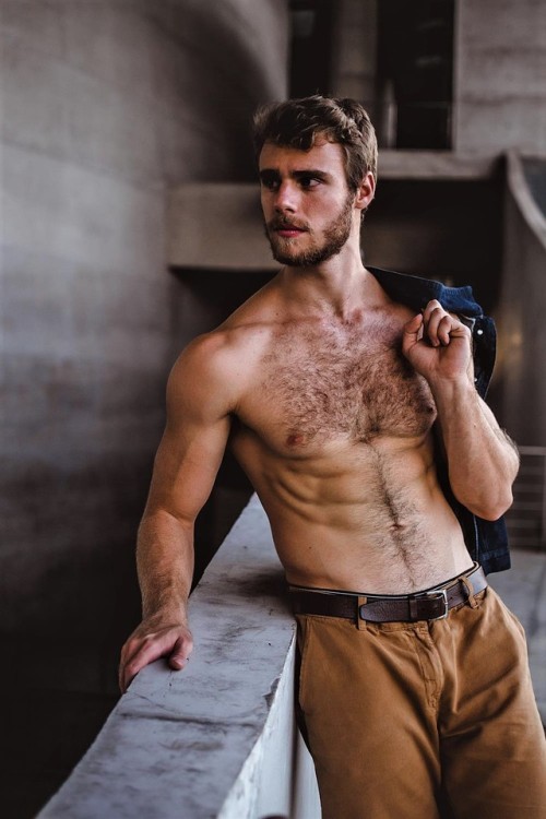 chestnbreast: More shirtless out there on chest’n’breast | Mehr freie Oberkörper dr