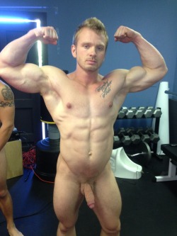 sexytenor01:  instagasm:  Woof  Loving this