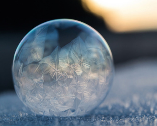 mymodernmet:  Each winter, when the temperature dips into the negatives, Washington-based photographer Angela Kelly takes advantage of the frigid weather and blows bubbles that freeze and form beautiful patches of ice crystals. The breathtaking results,