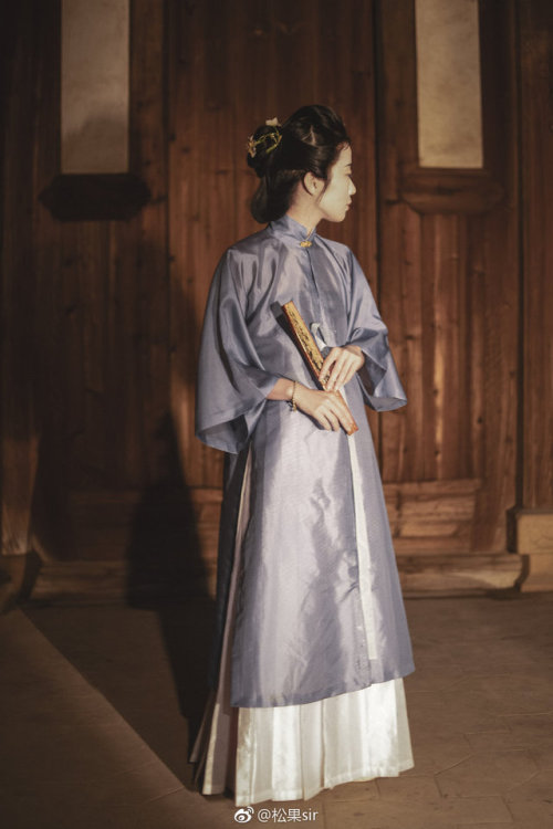 dressesofchina: Song-dynasty hanfu Models: @林晨是半夜 @昭ling  @林普莉玛prima @起个大早听鸡叫呀 @WRL1315 ha