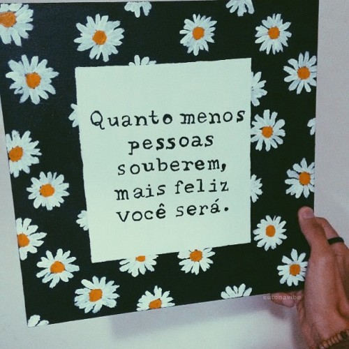 As dores, a gente transforma em poemas.