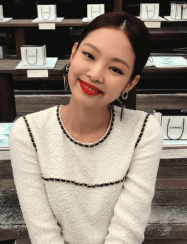 Jennie 190305 Chanel Paris Fashion Week Show