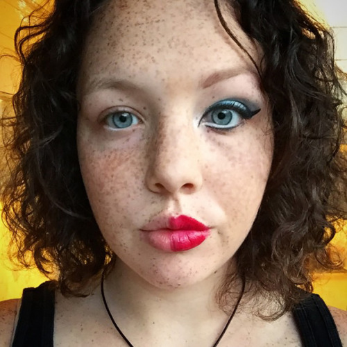 c0smeticated: titsmcgheee: boredpanda: Women Post Selfies With Half-Made-Up Faces To Fight Makeup Sh