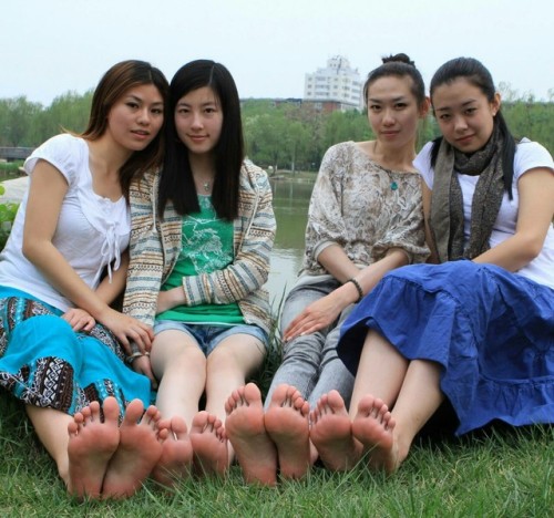 Sexy asian feetsies ohyeahasianfeetuasianfeet.tumblr.com