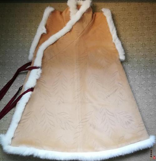 fouryearsofshades: 缥染缃裁 Traditional Chinese Hanfu - Type: Bijia/比甲 (sleeveless jacket).