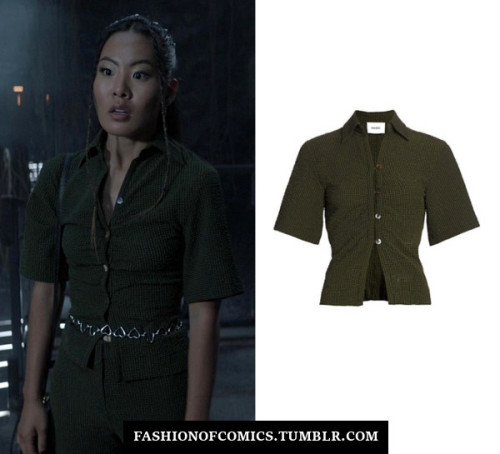  WHO: Nicole Kang as Mary HamiltonWHAT: Nanushka Saff Short Sleeve Top - $117.99WHERE: Batwoman | 3x