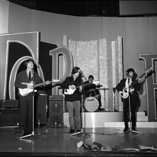 claraclarvoyant: The Kinks - Top Of The Pops 1965
