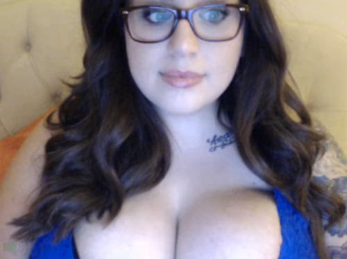 temptedbyangel:  housewifeswag control show tonight and Taylor’s nervous!
