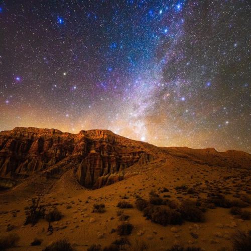 justinhartney:The Winter Night Sky. Just like the sun’s position in the sky, the rest of cosmos abov