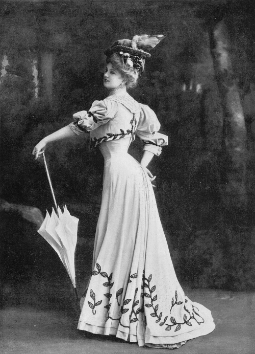 Arlette Dorgère in a dress by Levilion and corset by Weeks & Cie, Les Modes April 1906. Photo by