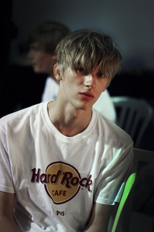 trickymintty:  Dominik Sadoch @ Paul Smith SS16 backstage, ph by Linda Lateb Via Make