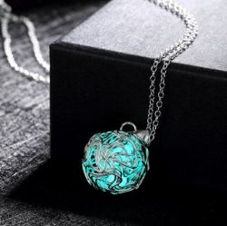 flower-whisper:  Glow in the Dark Hollow Necklace that can be your personal Night Light! This will make a great gift for your friends, family or lover! –&gt; GET IT HERE &lt;– 