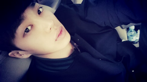 b2stweets:  [6 Feb 2014] @B2stGK: 입술이 하얘….ㅎㅎ [TRANS] @B2stGK: My