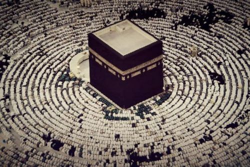 The Ka`ba With Muslims in Sujood Around Itwww.IslamicArtDB.com » Islamic Architecture » Saudi Arabia » Makkah (Mecca), Saudi Arabia » al-Masjid al-Haram in Makkah, Saudi Arabia » The Ka`ba
Originally found on: late85